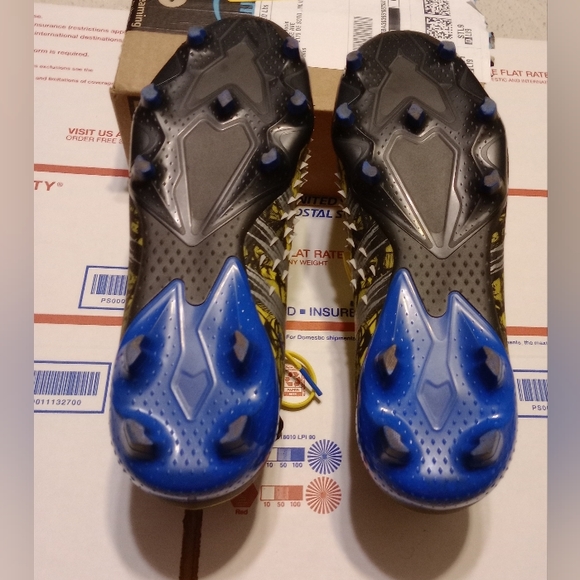 ADIDAS PREDATOR MARVEL WOLVERINE CLEATS - Picture 9 of 13